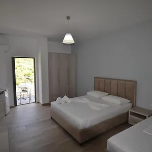 Hotel Bujtina Eleni, Himarë
