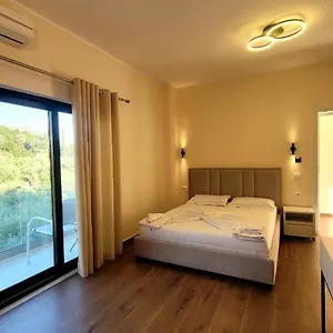 Hotel Sweet, Himare